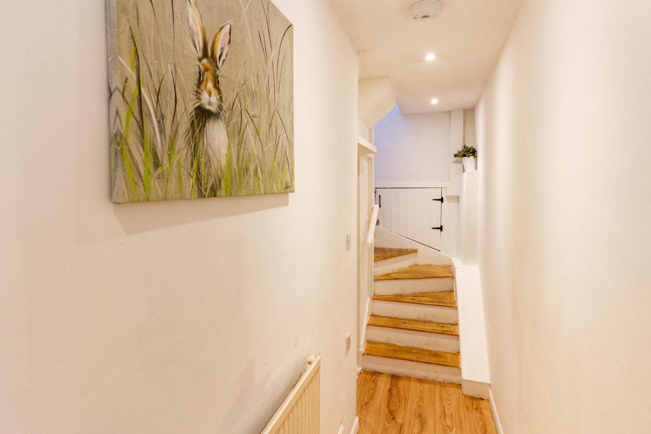 The Shoe Box Cottage With Allocated Parking Malmesbury Exterior photo