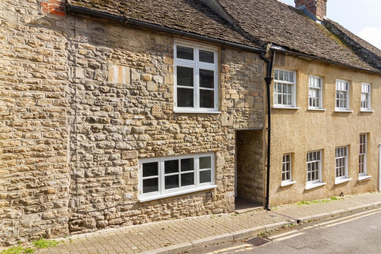 The Shoe Box Cottage With Allocated Parking Malmesbury Exterior photo